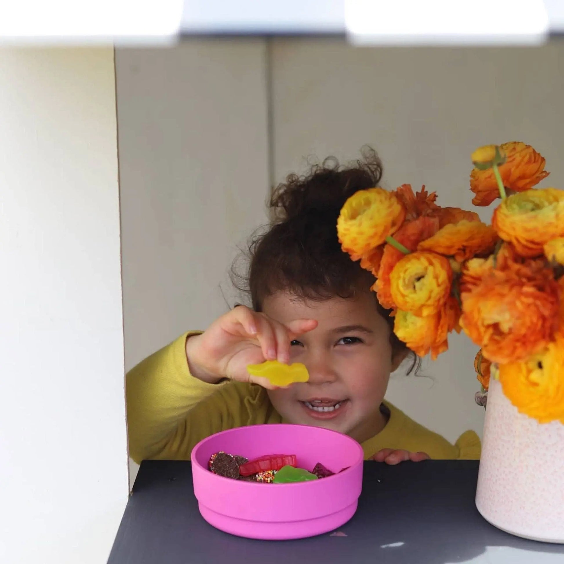 bobo&boo bowl pink in use with lollies